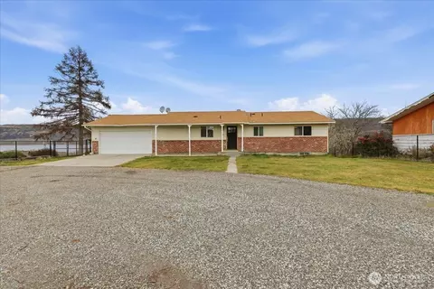216 Sandy Ln, Electric City, WA 99123
