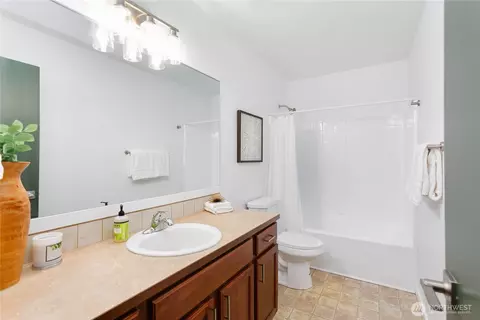Bath - 19508 24th Ave E, Spanaway, WA 98387 photo 1 of 2
