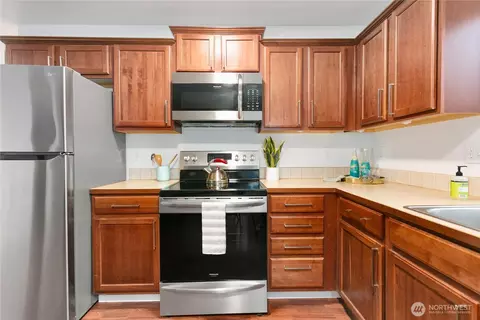 Kitchen - 19508 24th Ave E, Spanaway, WA 98387 photo 2 of 2