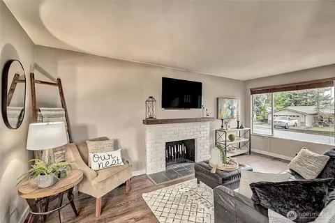 Living - 20304 11th Dr SE, Bothell, WA 98012 photo 3 of 4