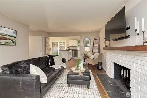 Living - 20304 11th Dr SE, Bothell, WA 98012 photo 2 of 4
