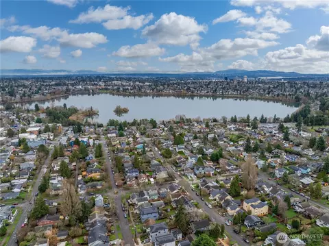View/Area - 715 N 70th St, Seattle, WA 98103 photo 3 of 3