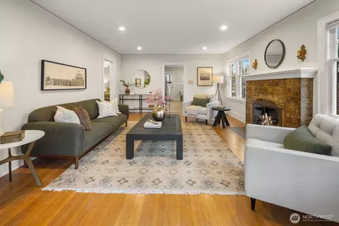 Living - 715 N 70th St, Seattle, WA 98103 photo 1 of 6