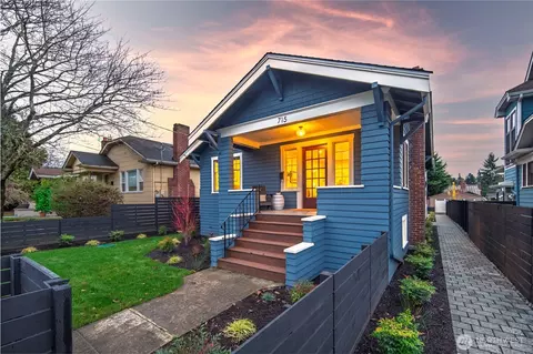 Exterior - 715 N 70th St, Seattle, WA 98103 photo 6 of 6