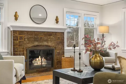 Living - 715 N 70th St, Seattle, WA 98103 photo 3 of 6