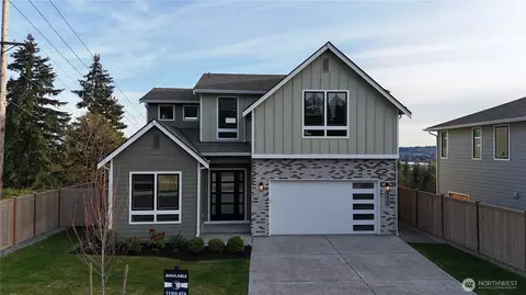 9520 38th St E, Edgewood, WA 98371