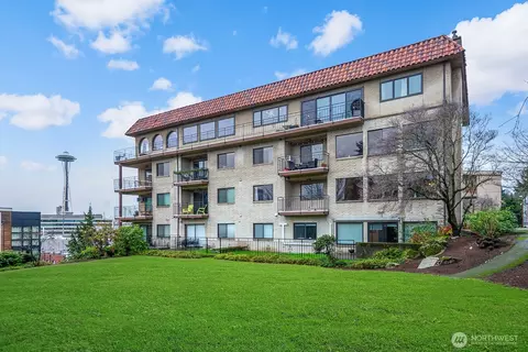 610 Aloha St #404, Seattle, WA 98109