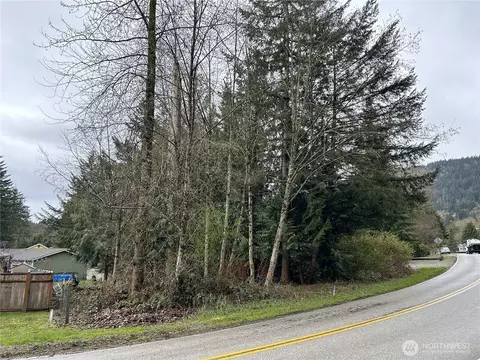 688 Rainbow Dr, Sedro Woolley, WA 98284