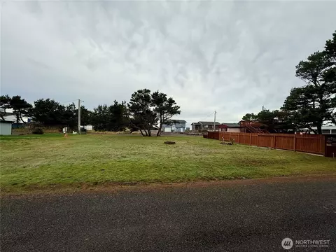29528 G St, Ocean Park, WA 98640