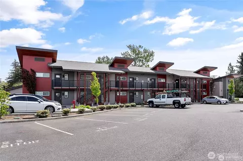 1880 Front St #205, Lynden, WA 98264