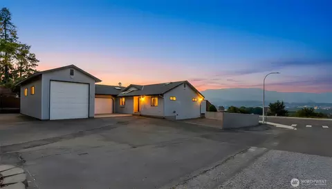 326 Goldcrest St, East Wenatchee, WA 98802