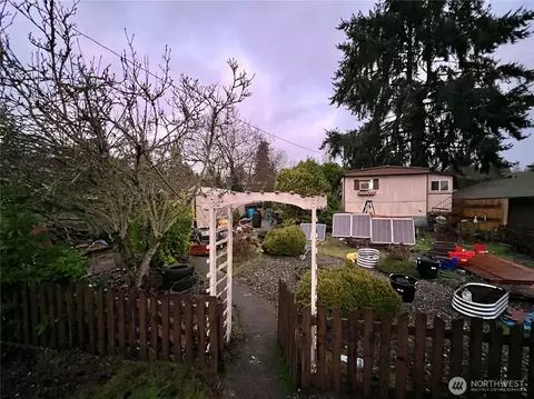 2530 NE Helm St, Bremerton, WA 98310