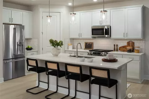 Kitchen - 811 Weaver Dr E, Enumclaw, WA 98022 photo 1 of 2