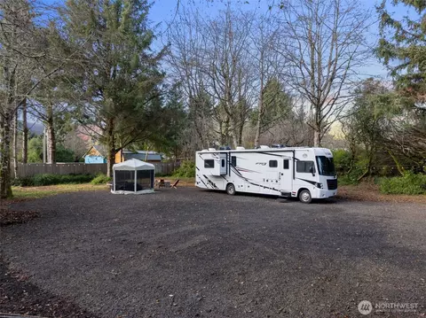 337 Mast Ave NW, Ocean Shores, WA 98569