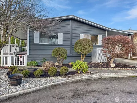 2500 S 370th St #32, Federal Way, WA 98003