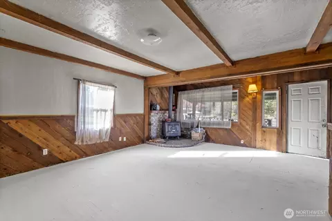 Living - 917 Byham Rd, Winlock, WA 98596 photo 1 of 2