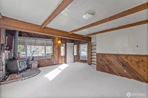 Living - 917 Byham Rd, Winlock, WA 98596 photo 2 of 2