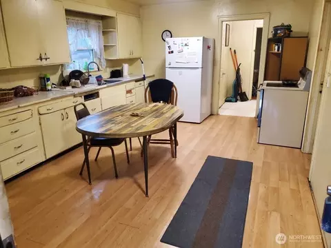Kitchen - 917 Byham Rd, Winlock, WA 98596 photo 1 of 1