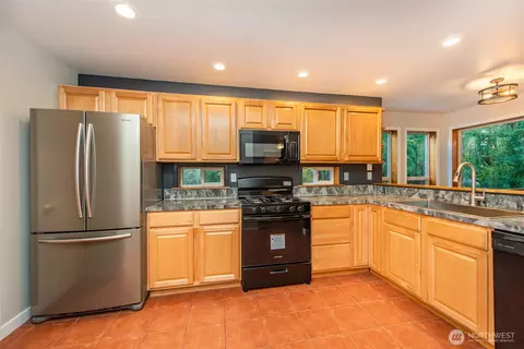 Kitchen - 62 Pierson Ln, Sequim, WA 98382 photo 2 of 7