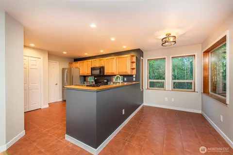 Kitchen - 62 Pierson Ln, Sequim, WA 98382 photo 7 of 7