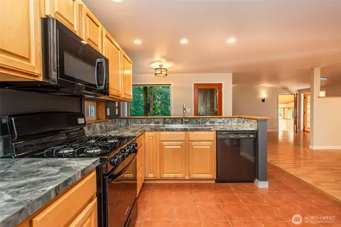 Kitchen - 62 Pierson Ln, Sequim, WA 98382 photo 3 of 7