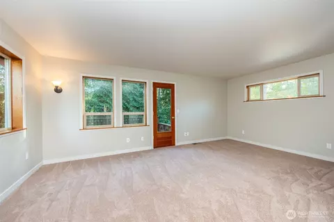 Living - 62 Pierson Ln, Sequim, WA 98382 photo 3 of 4