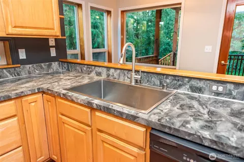 Kitchen - 62 Pierson Ln, Sequim, WA 98382 photo 5 of 7