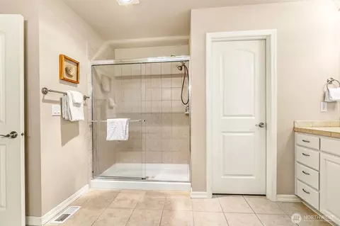 Bath - 21206 37th Ave SE, Bothell, WA 98021 photo 5 of 5