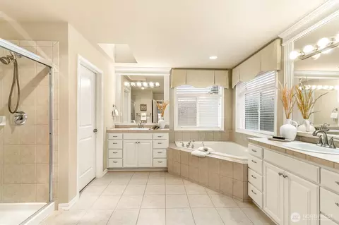 Bath - 21206 37th Ave SE, Bothell, WA 98021 photo 2 of 5