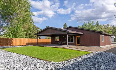 Exterior - 1110 Riverside Ave, Twisp, WA 98856 photo 3 of 6