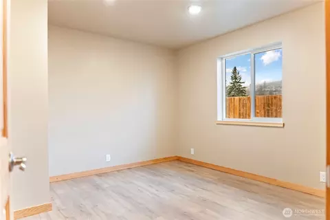 Bedroom - 1110 Riverside Ave, Twisp, WA 98856 photo 3 of 6