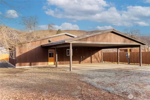 1110 Riverside Ave, Twisp, WA 98856