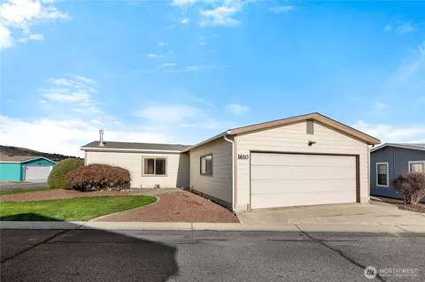 1610 Twin Peaks Dr, Wenatchee, WA 98801