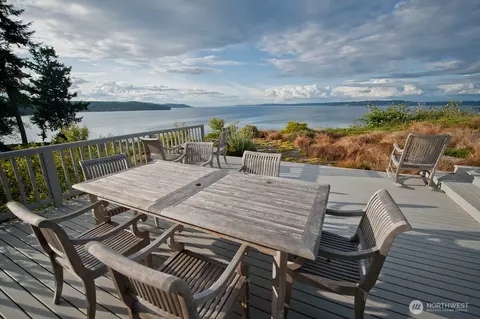 7100 SW Maury Park Rd, Vashon, WA 98070