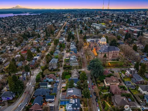 View/Area - 914 22nd Ave E, Seattle, WA 98112 photo 4 of 5