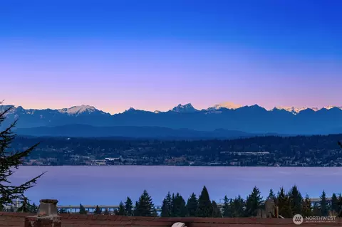 View/Area - 914 22nd Ave E, Seattle, WA 98112 photo 1 of 5