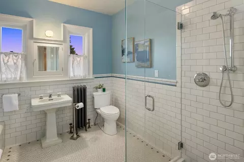 Bath - 914 22nd Ave E, Seattle, WA 98112 photo 3 of 6