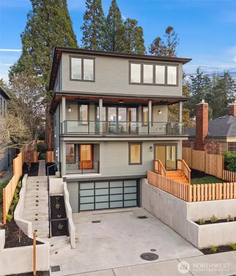 3020 W Viewmont Way W, Seattle, WA 98199