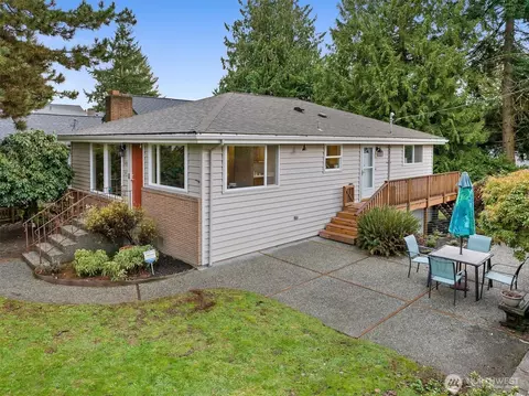 3203 NE 89th St, Seattle, WA 98115