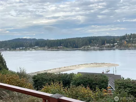 55 Island Blvd, Fox Island, WA 98333