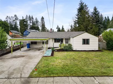 15726 Palatine Ave N, Shoreline, WA 98133