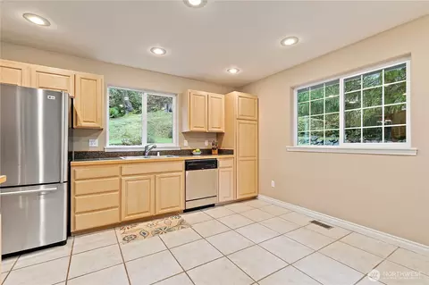 Kitchen - 10311 NE 156th Pl, Bothell, WA 98011 photo 3 of 3