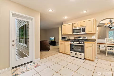 Entry Way - 10311 NE 156th Pl, Bothell, WA 98011 photo 2 of 3