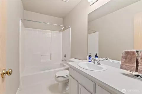 Bath - 10311 NE 156th Pl, Bothell, WA 98011 photo 4 of 4