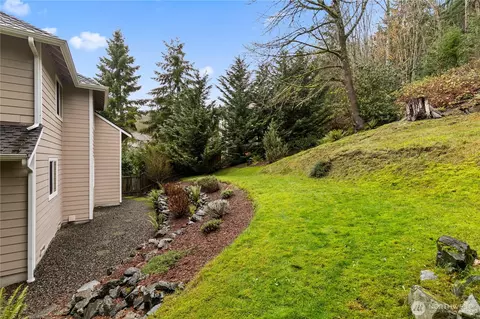 Exterior - 10311 NE 156th Pl, Bothell, WA 98011 photo 5 of 8