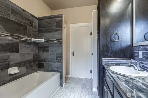 Bath - 537 Mcnaught Rd S, Roy, WA 98580 photo 2 of 2