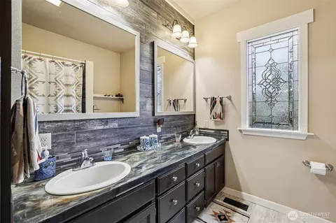 Bath - 537 Mcnaught Rd S, Roy, WA 98580 photo 1 of 2