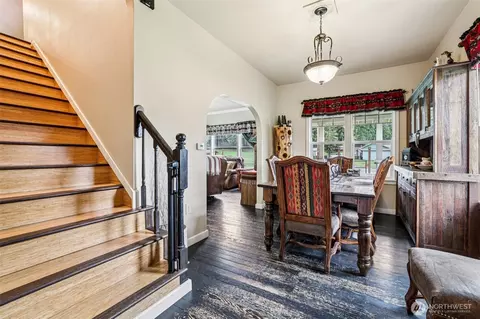 Dining - 537 Mcnaught Rd S, Roy, WA 98580 photo 2 of 2