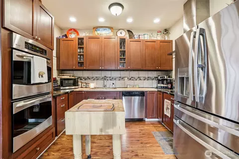 Kitchen - 537 Mcnaught Rd S, Roy, WA 98580 photo 1 of 3