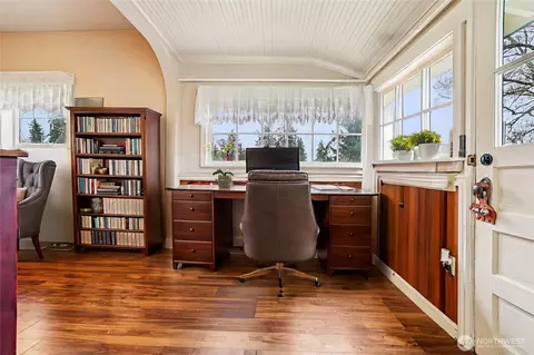 Entry Way - 537 Mcnaught Rd S, Roy, WA 98580 photo 1 of 2